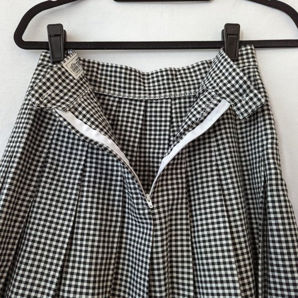 VINTAGE Tretorn Women's Plaid Mini Skirt, 8 - Picture 11 of 11